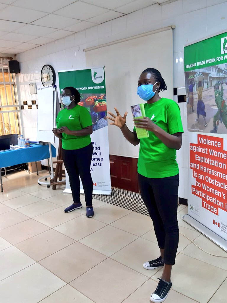 eassigender's tweet photo. #Day2 EASSI training on EAC Customs Procedures in Gulu! #SaveWomensTrade Discussions about the opportunities within the "Making Trade Work for Women" project and how women traders will benefit from it.
Attendees - #women traders dealing in vegetables, fruits &amp; produce https://t.co/8tsFbKgbhM