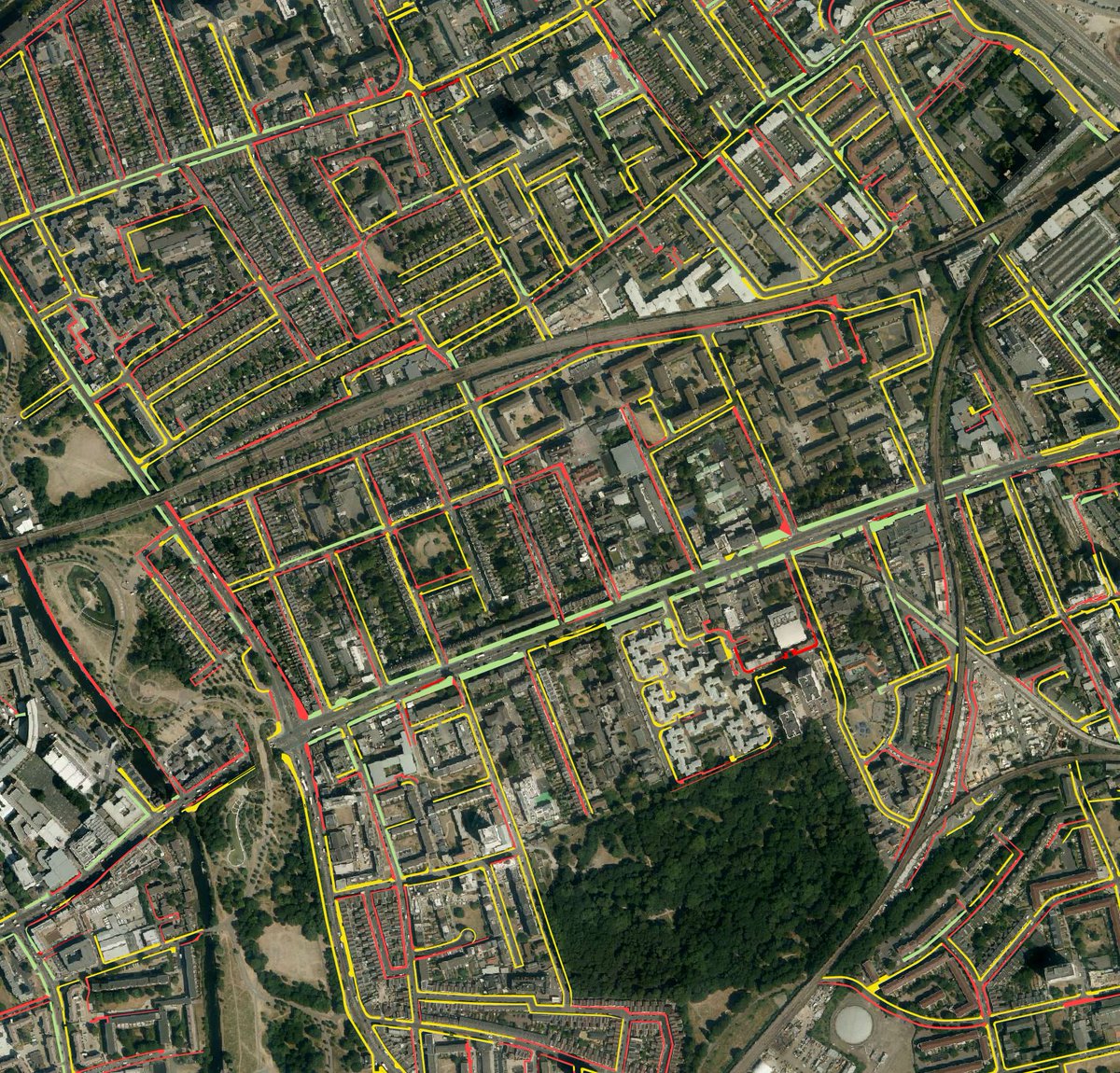 TomTheMap's tweet image. #30DayMapChallenge Day 25: COVID-19
A minimum pavement width map of London used to support COVID response and planning. Created by @GeomniUK using #UKMap data, #FME software with some help from @1Spatial support. Red &amp;lt;2m, Yellow 2-3m, Green &amp;gt;3m minimum width. @SafeSoftware