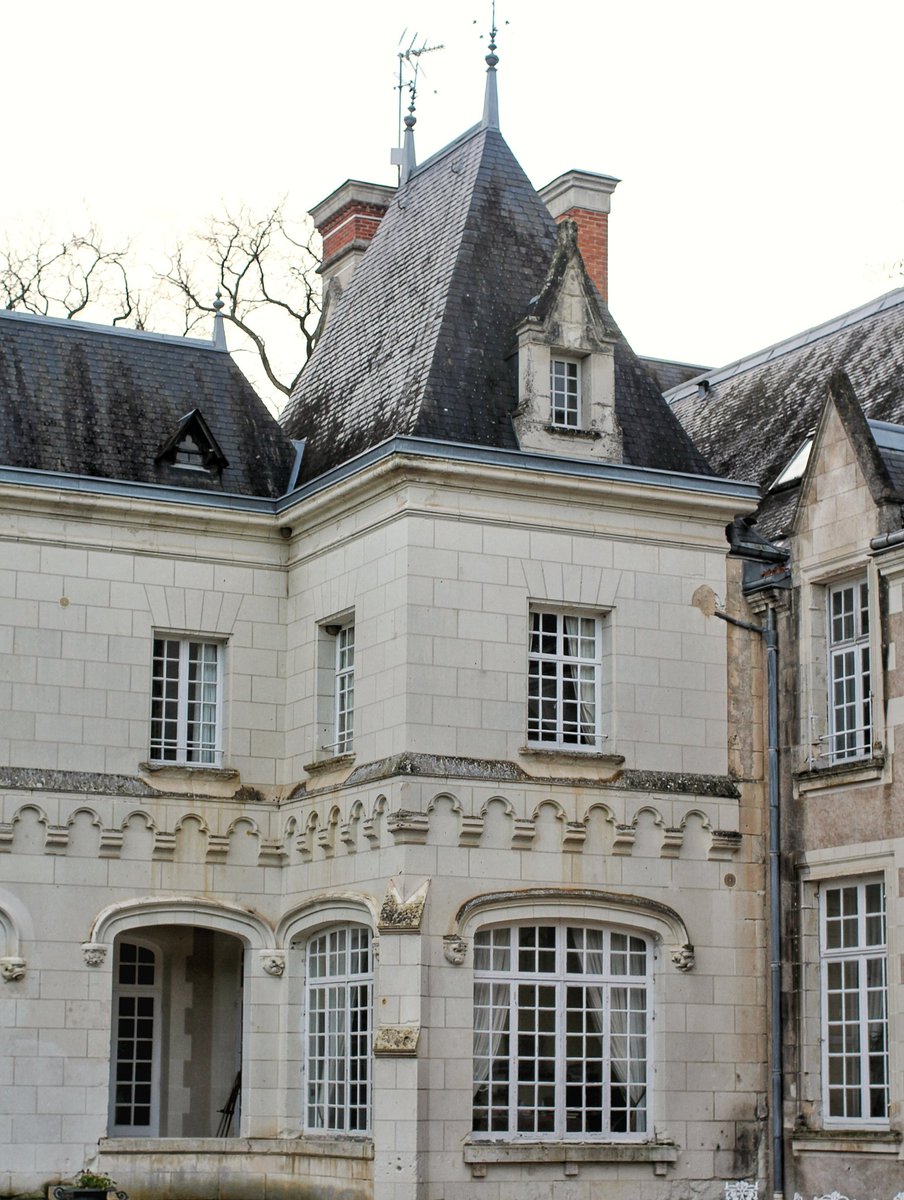 ChateauRazay's tweet photo. 🟢 𝗨𝗡𝗘 𝗠𝗘𝗥𝗩𝗘𝗜𝗟𝗟𝗘 𝗘𝗡 𝗧𝗨𝗙𝗙𝗘𝗔𝗨 | Le château de Razay est construit avec la pierre régionale, à savoir le #tuffeau, au XVe siècle. 😍 #ValdeLoire https://t.co/EGUmN1O06k