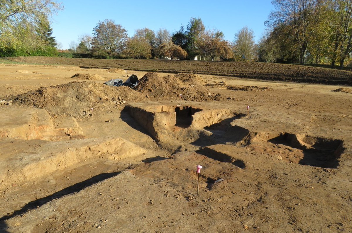 archaeologyEAA's tweet photo. Carolingian remains uncovered in Val-de-Reuil, France, on the construction site of the future Victor Hugo school @Inrap @MERC_Hub https://t.co/GfRsBYts6V https://t.co/GCznqRWsyg