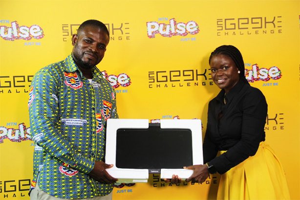 UniGeekOfficial's tweet photo. We present the cash prizes and computers to UCC, KNUST, GCTU and Central university.
 
 Congratulations once again guys!

#MTNUniGeek #UniGeekChallenge https://t.co/s37M375W5P