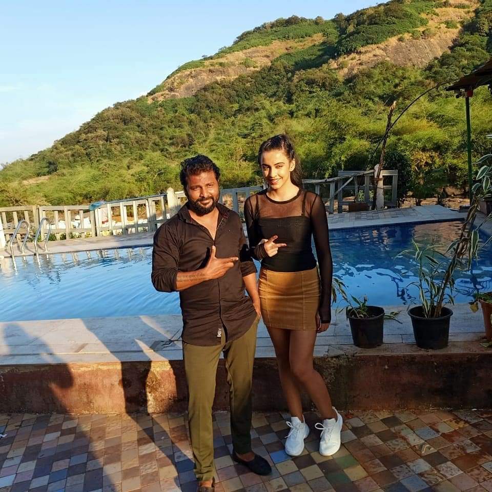 ETelefilms's tweet photo. Album song shoot in #lonavala 
@vaishnavi_films_production 
@director_vijay_kumar_ 
@director_kailash_medhane
#everyfridaytelefilms
#vaishnavifilms https://t.co/DfyF2tLsSV
