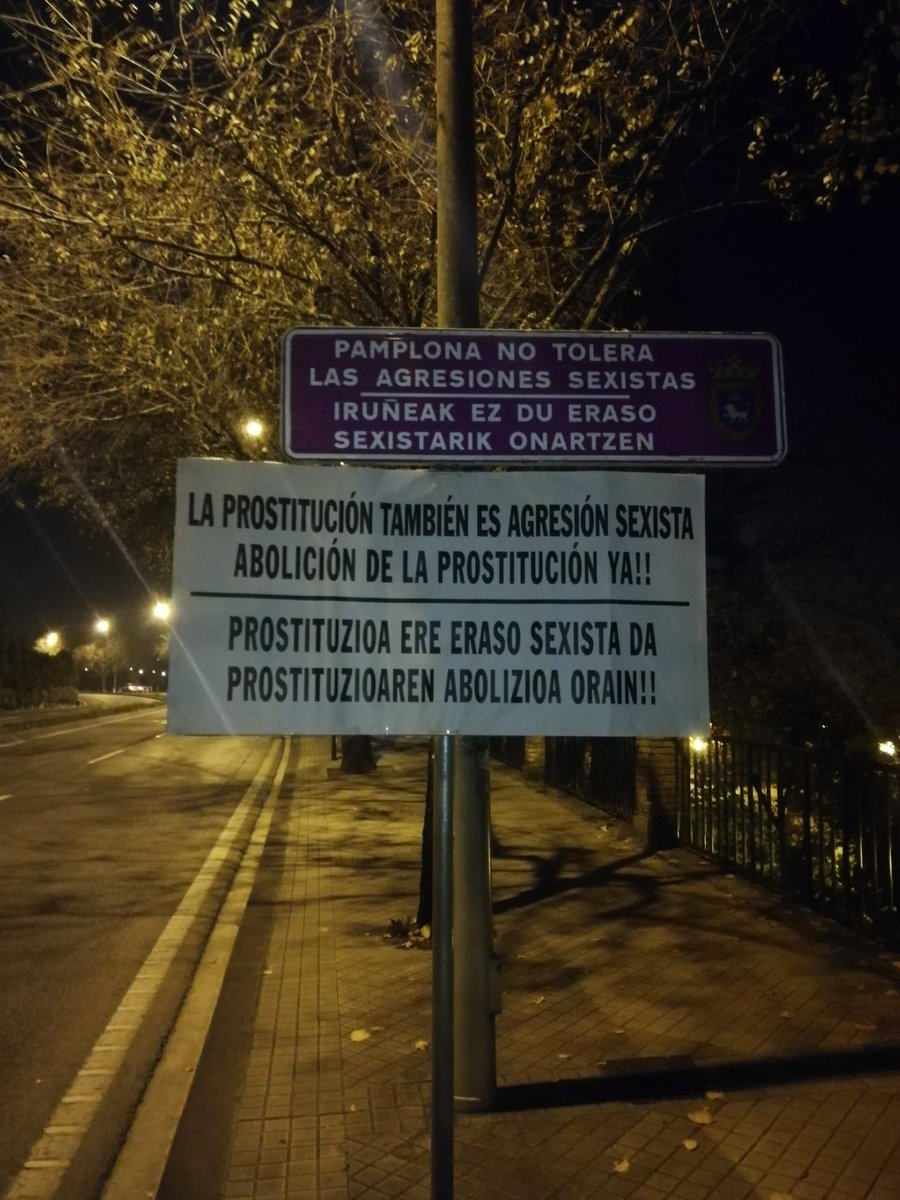 PNAP20's tweet image. Imágenes de la acción de la @PNAP20 en las distintas entradas de Pamplona-Iruña reivindicando el reconocimiento de la prostitución como violencia machista y exigiendo la 
#AbolicionProstitucion
#LOASP 
#ResistenciaFeminista25N