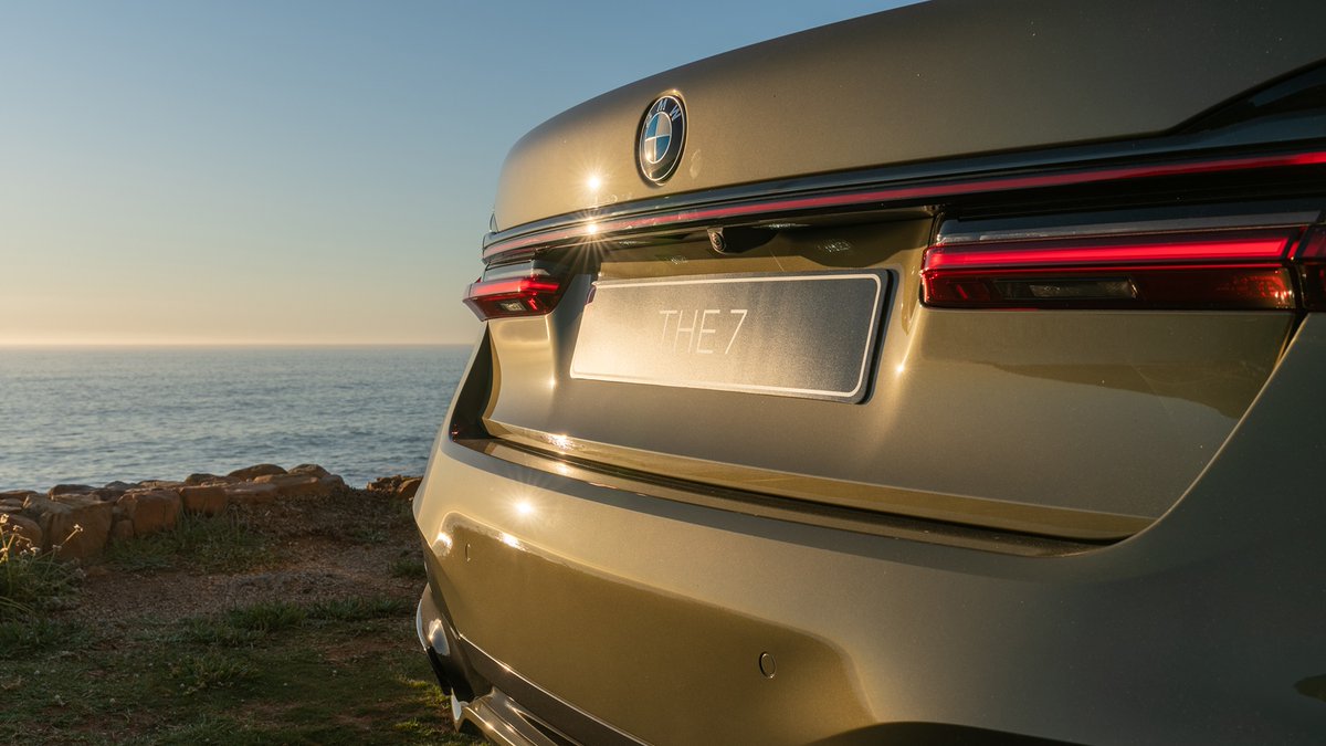 BMW's tweet image. Natural inspiration; outstanding craftmanship. It&apos;s a work of art on wheels.
#BMWxEllermanHouse @EllermanHouse 

The #BMW 745Le Sedan.
Energy &amp;amp; Fuel consumption (combined): 15.7–15.6 kWh/100 km, 2.3–2.2 l/100 km. CO₂ emissions (combined): 53–50 g/km. b.mw/Further_Info