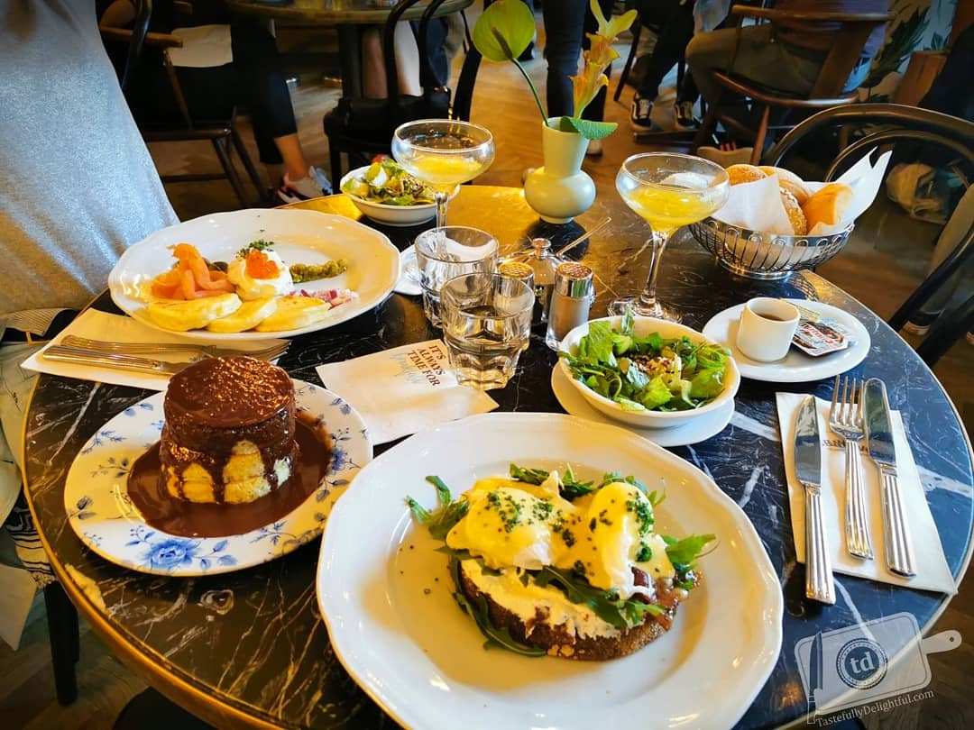 Let's dig in 😍 who else likes a hearty breakfast? 
#tastefullydelightful #food #foodie #breakfast #healthy #photography #wednesdaythought #beforecovid