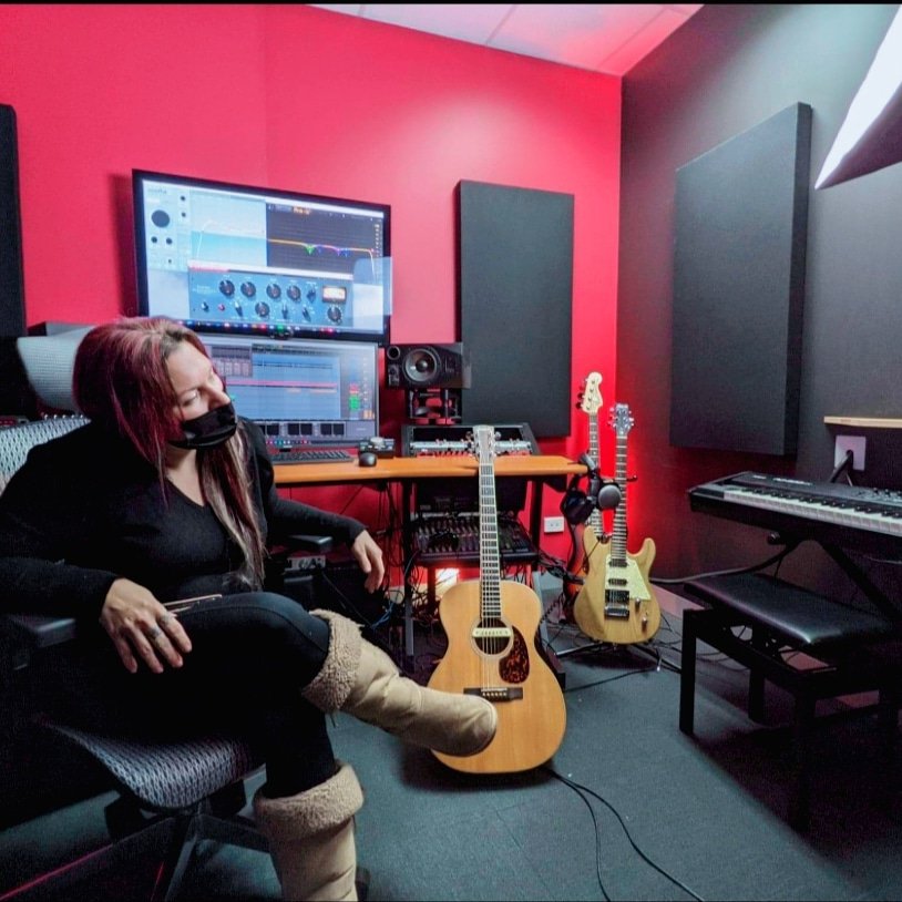 ZSUZIMUSIC's tweet photo. Where's everyone hiding at?😉🤟 https://t.co/JiHroz8Ju5
