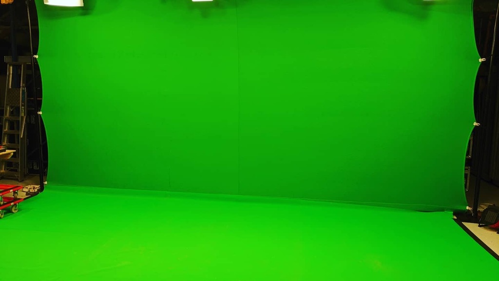 Back in the green screen studio!!! Anyone got an idea as to what I could film for my stream???
#twitchaffiliate #twitch #greenscreen #studio #studiolife #filming https://t.co/HyyIjtZ6YQ
