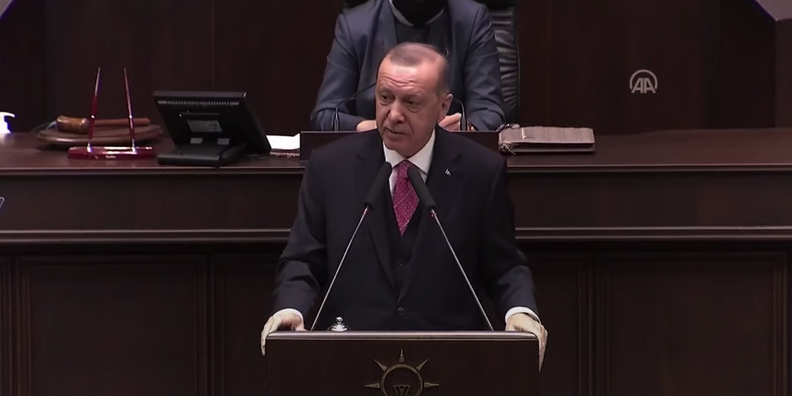halktvcomtr's tweet photo. Erdoğan: Bu ülkede Kürt sorunu yoktur, varsa bunun sorumlusu benim ve bunu da biz çözeceğiz dedim; Allah hamdolsun bunları çözdük https://t.co/eTJjN2z225 https://t.co/g5syXxPxbJ
