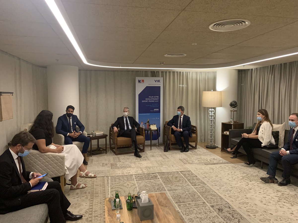 Très belle rencontre entre Monsieur le Ministre <a href="/franckriester/">Franck Riester</a> et les @BF_VIE en mission aux Émirats arabes unis. 
#export #VIE @BF_MiddleEast #volontariatinternationalenentreprise