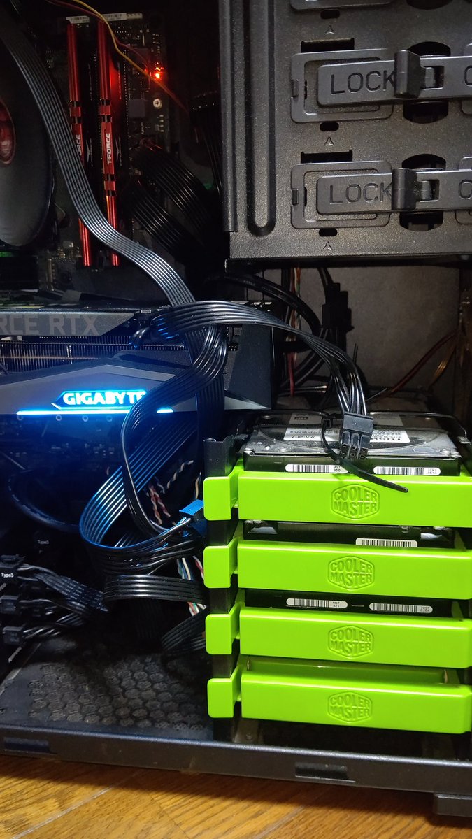 Shalogeofficial's tweet photo. RTX30シリーズ買うときにpcケースはちゃんと調べましょう!
CM690IIPlusに入るか調べたら「3.5インチベイ外せば入る」と書いてあったのにまさかのリベットで繋がってて2時間かかりました
配線の整理は知らない🤗🤗
#CM690II #pcケース #RTX3080 #rtx3090 #自作PC #ゲーミングPC #クーラーマスター https://t.co/j5NLP9AID9