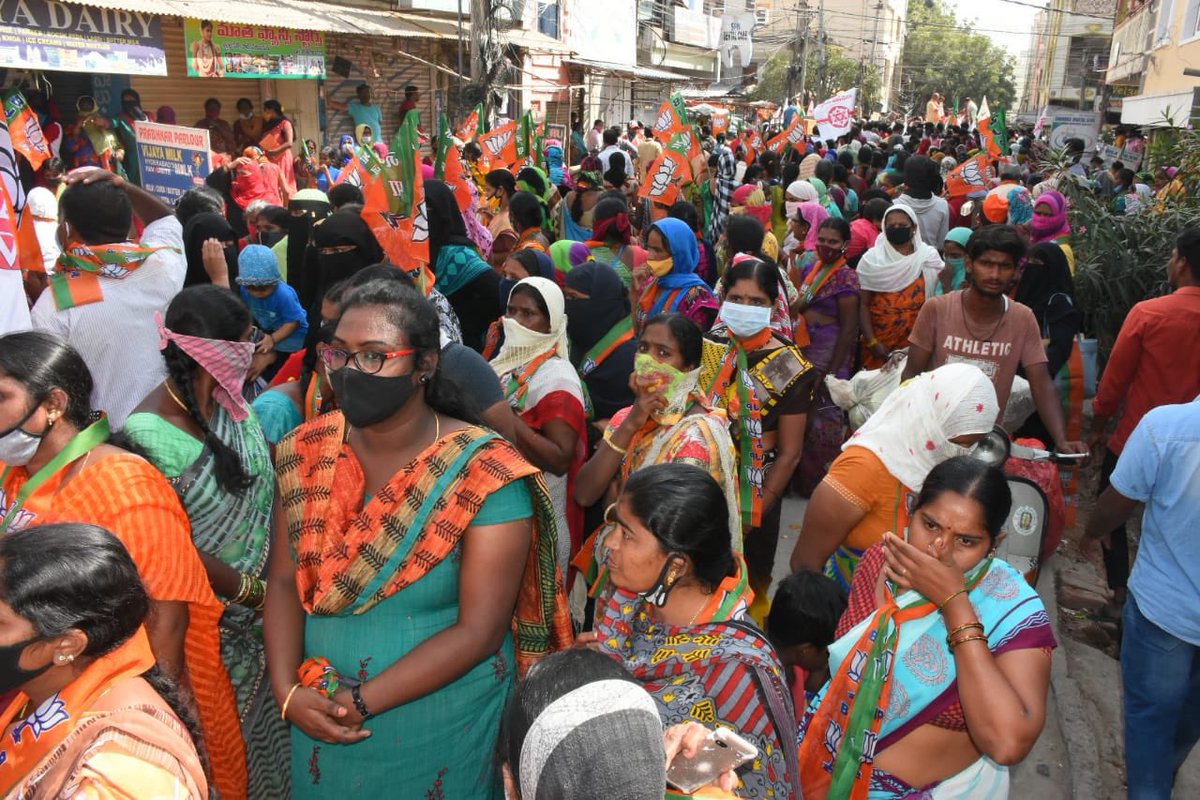 Arvindharmapuri's tweet photo. ‘Nari Shakthi’ leads our campaign..
#TRSbetraysGHMC #Ghmcwithbjp https://t.co/K1y4mm09vU
