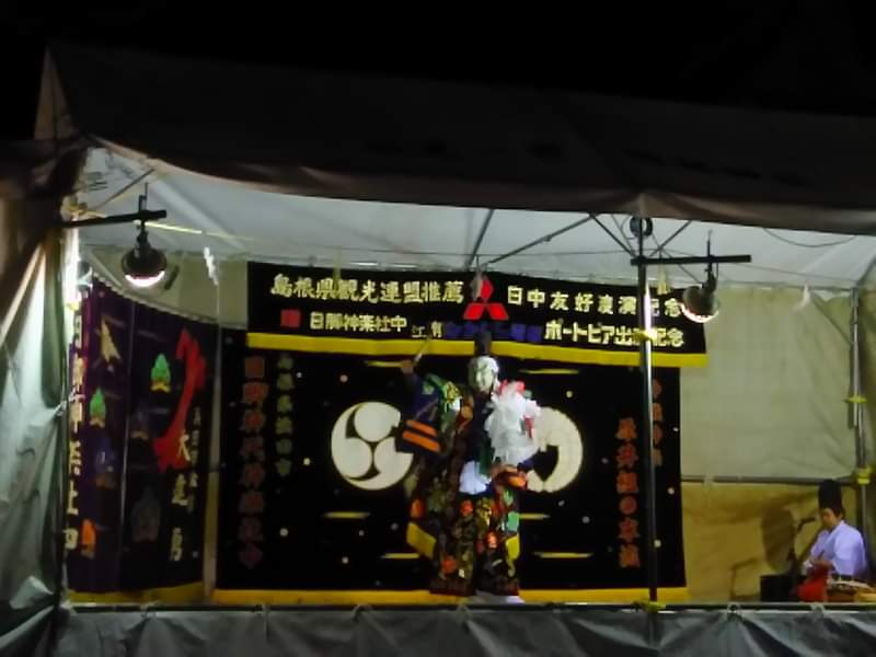 kasuminao's tweet photo. 昨晩は物部神社の鎮魂祭に参列しました。
新型コロナウィルスのせいでほぼなくなってしまった奉納神楽ですが、こちらは例年通り日脚神代神楽社中により奉納されました。
今シーズン見れるのはこれっきりです。
#ohda #shimane https://t.co/v4VmsUeIbs