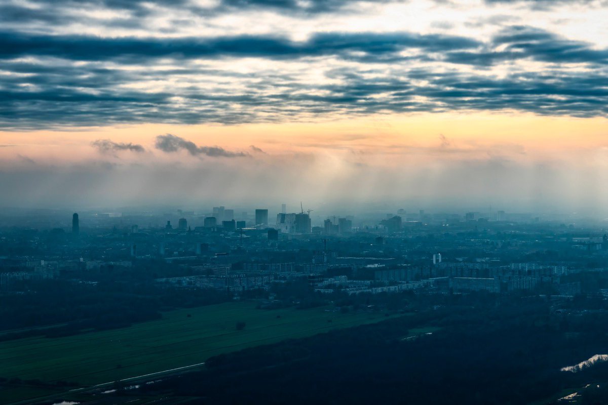 luchtfotos's tweet photo. Utrecht, fantastische lucht gistermiddag! #utrecht @rtvutrecht  @GemeenteUtrecht 

https://t.co/AkLbCWOx8l https://t.co/gKH5nIIc5A