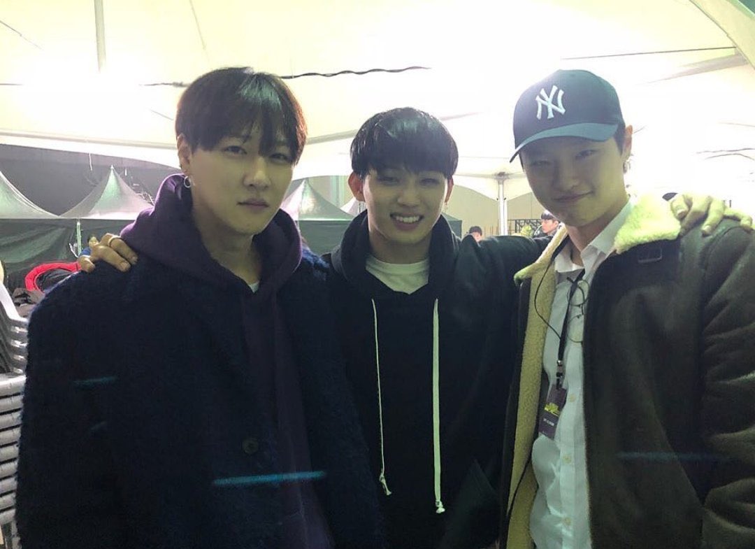 before christmas we had an update thanks to eden for uploading the group pic of him with hyunsik and seungyoun turns out they watched btob concert :’) in support for hyunsik who worked with them for baby ride which is produce by drinkcolor (oddtom nathan eden luizy unit)