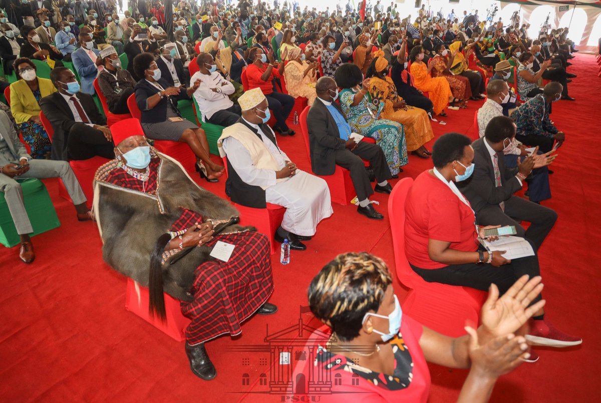StateHouseKenya's tweet photo. President Uhuru Kenyatta  and The Rt. Hon. @RailaOdinga  lead Kenyans in collection of signatures for the BBI process during the launch of the national exercise at KICC in Nairobi County. #BBISignatureLaunch https://t.co/xH9zs9ZUSD