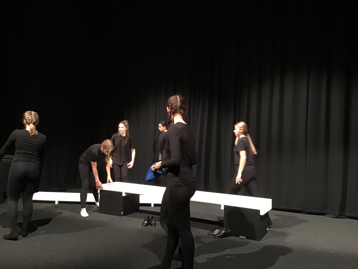 FHill_Drama's tweet photo. Busy day here ⁦@FarnboroughHill⁩ for our Yr 11s as they prepare for their devised pieces ⁦@OCR_PerformArts. We wish them all the best! #breakaleg #covidsafe #yeargroup #safety #bubble https://t.co/ldyzWIGgJj