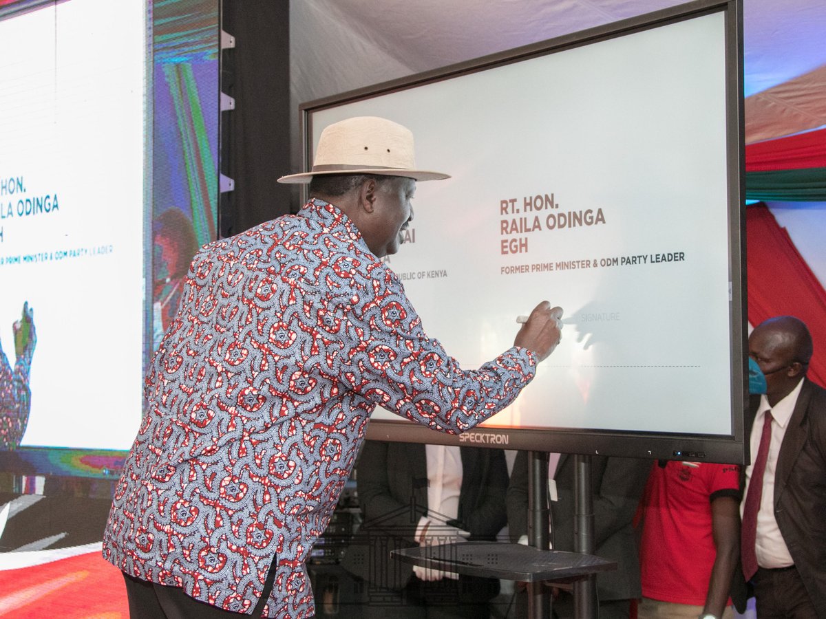 StateHouseKenya's tweet photo. President Uhuru Kenyatta  and The Rt. Hon. @RailaOdinga  lead Kenyans in collection of signatures for the BBI process during the launch of the national exercise at KICC in Nairobi County. #BBISignatureLaunch https://t.co/xH9zs9ZUSD