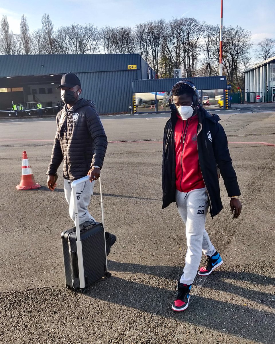 official_rafc's tweet image. Ready for take-off! ✈
En route for @LASK_Official! 🇦🇹
#COYR🔴⚪ #UEL #AntwerpOnTour #LASANT