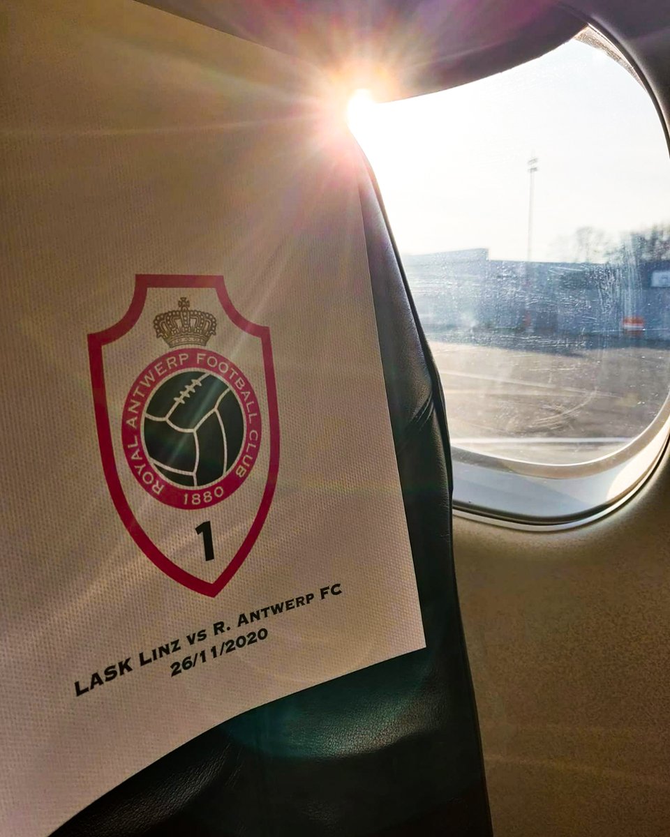 official_rafc's tweet image. Ready for take-off! ✈
En route for @LASK_Official! 🇦🇹
#COYR🔴⚪ #UEL #AntwerpOnTour #LASANT