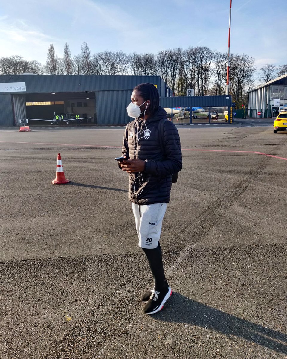 official_rafc's tweet image. Ready for take-off! ✈
En route for @LASK_Official! 🇦🇹
#COYR🔴⚪ #UEL #AntwerpOnTour #LASANT