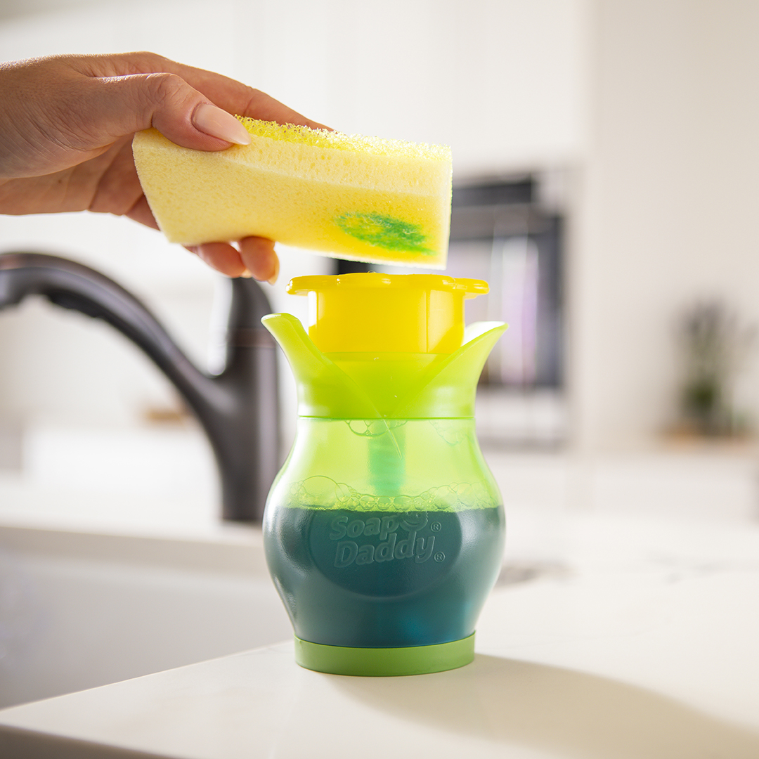 scrubdaddy_uk's tweet photo. Our Soap Daddy soap dispenser is dual action meaning it dispenses from the top and from the bottom for two ways to sud β¨ #SoapDaddy #ScrubDaddy #SoapDispenser #Soap #WashingUp #Hinchers #Hinching #MrsHinch #SpongeDaddy https://t.co/JCDZrqIrSs