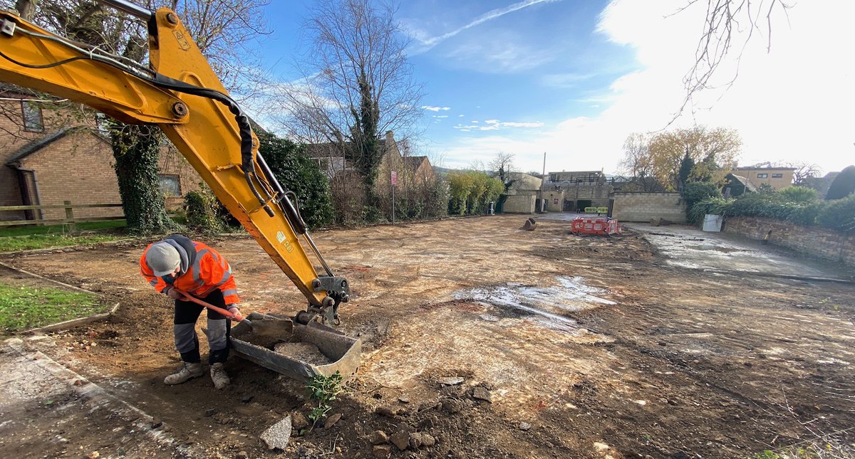 hensonplanthire's tweet photo. We have just started repair work to the car park area for the prestigious Lygon Arms Hotel in Broadway. After decades of use, resulting in lots of holes and puddles, the new owners selected Henson Surfacing as their preferred contractor to complete this project. https://t.co/j7eU0VZSHF