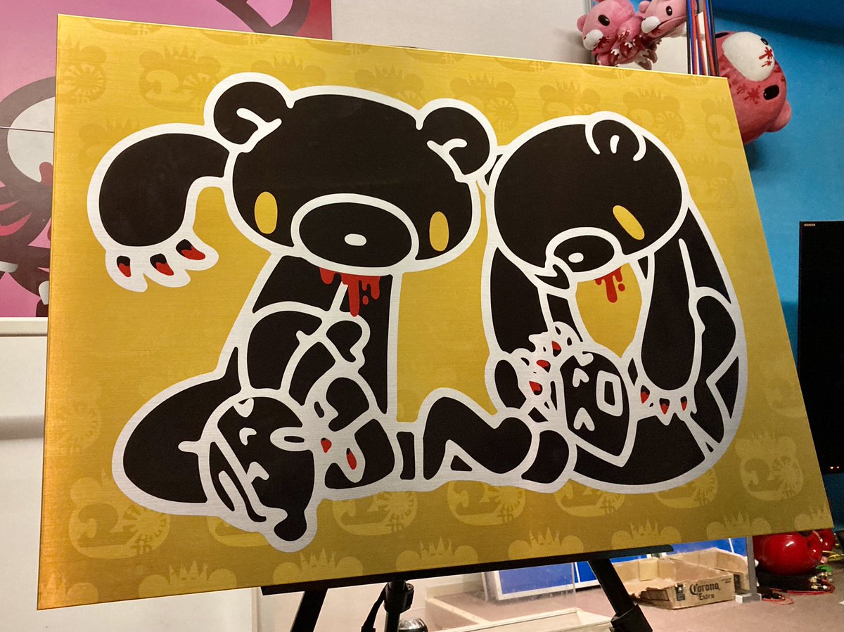 morichack's tweet photo. 当日の抽選で1名様にプレゼントさせていただく20回目を記念した黄金の特製A1パネルが届きました。ヘアライン処理の特殊メタリック加工です。こんなのウチにもない。
#HTZ20 #HTZ19 #HTZ18
#gloomybear
#グルーミー https://t.co/rYQacDEk0D