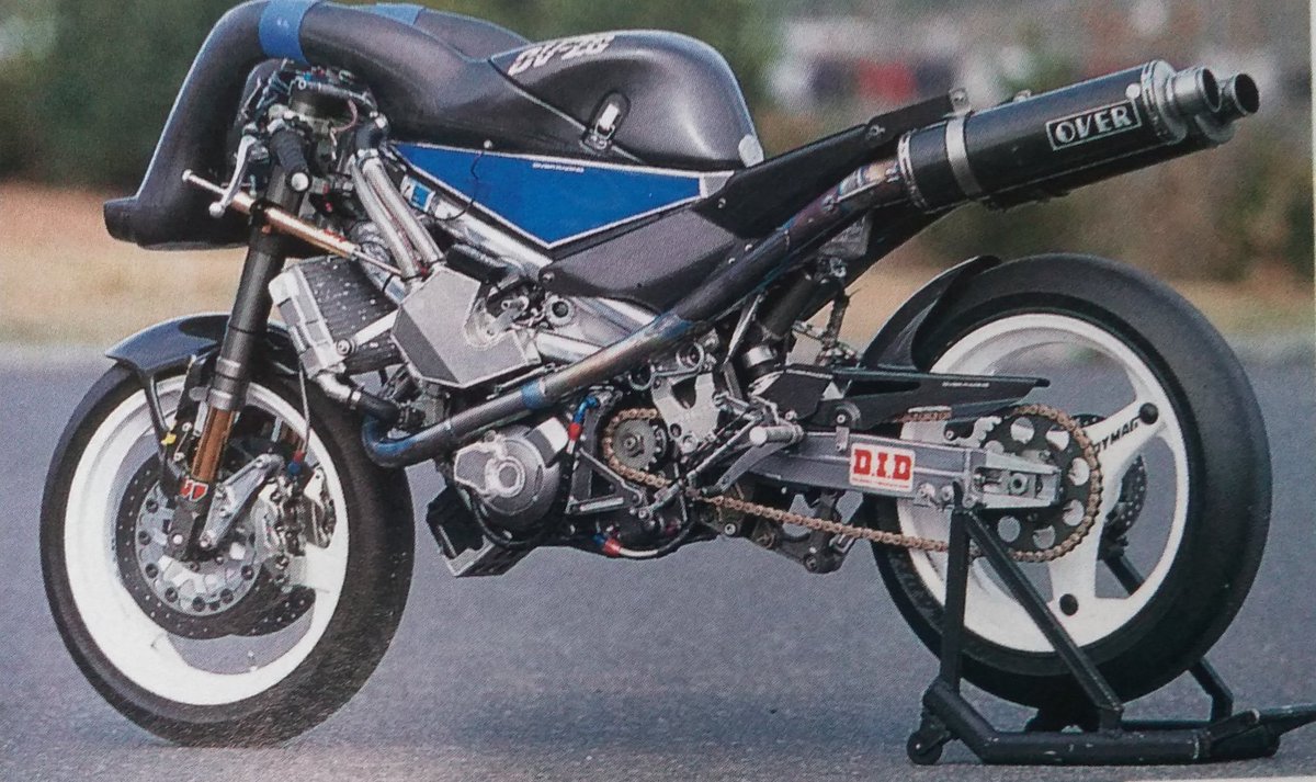 RacersSugo's tweet photo. オーヴァー·レーシングが製作した97年型オーヴァー·OV-20です。ヤマハXTZエンジンを自製フレームに搭載。ユーロ·スーパー·モノで96·97年と2年連続チャンピオンになりました。
#OverRacingProjects #OverOV20 #YamahaXTZ #Yamaha #EuroSuperMono #オーヴァーOV20 #ヤマハXTZ #オーヴァーレーシング https://t.co/sUiTkhS6QB