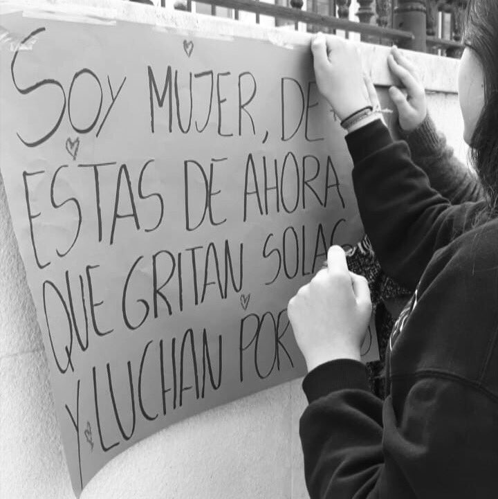 Por mí.
Por ti.
Por las que ya no están.
Por las que seguimos.
Por las que vendrán.
Por las maltratadas.
Por las violadas.
Por las asesinadas.
Lucho hoy porque no quiero verte morir mañana.
Lucho para ser libre.
#NiUnaMenos