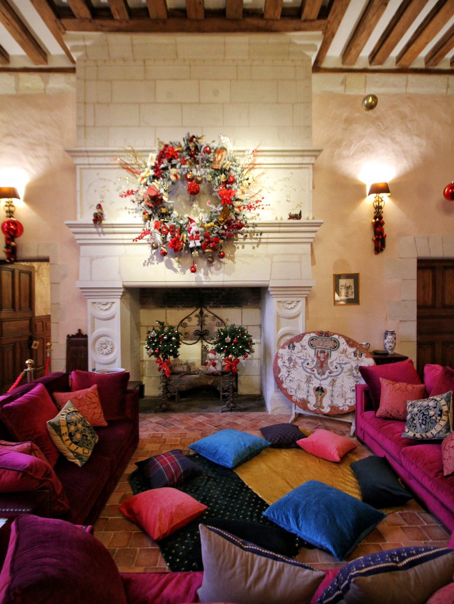 ChateauRazay's tweet photo. 🟢 𝗔𝗠𝗕𝗜𝗔𝗡𝗖𝗘 𝗗𝗘 𝗡𝗢𝗘𝗟 🎅 | À 30 minutes de Razay, se trouve le @GaillardRoyal, un lieu extraordinaire en #Touraine ! L'avez-vous déjà visité ? 😉 #Noel #CultureChezNous https://t.co/Z1TQXxYaYc