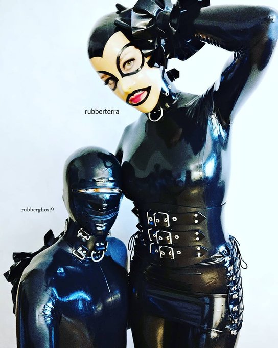 Reposted from @rubberterra_ Weirdos in latex 😛😎👍💀 #coupleshoot  with @rubberghost9 https://t.co/xX8z