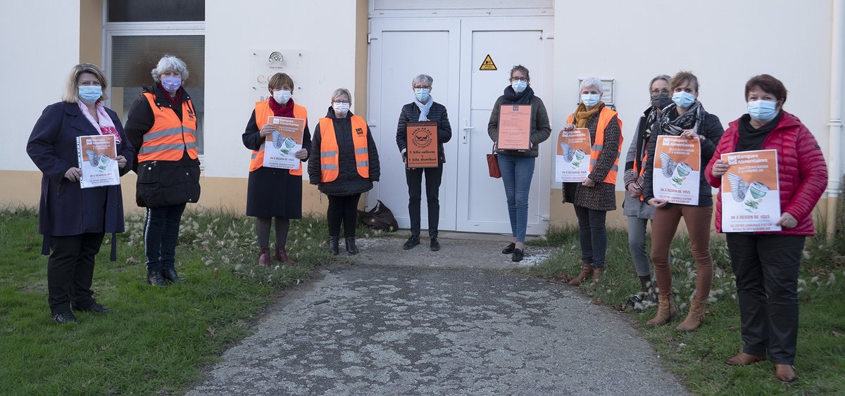 PaysBigoudenSud's tweet photo. [ Banque alimentaire ]
Devant la faiblesse des stocks de denrées, les CCAS du Pays Bigouden Sud unis, en appellent à votre générosité.
- les 27, 28, 29 novembre dans les magasins
- sur : https://t.co/5nHA09oof3
- toute l'année dans votre CCAS
En savoir + : https://t.co/xb1KWKkFFo https://t.co/CZtrfkgYrA