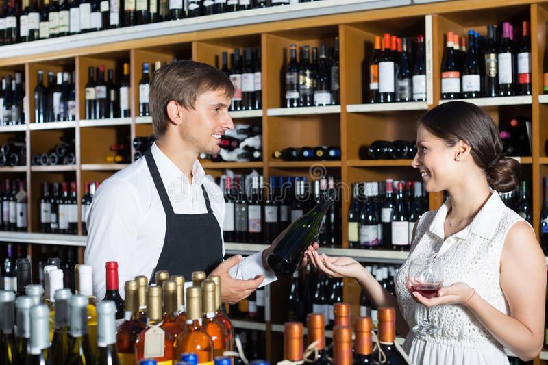 dmanso73's tweet photo. Se acercan las fiestas, el finde o una cena en casa...Vas a comprar vino? Seguro que sí
Te cuento 5 errores que no debes cometer a la hora de comprar un vino👍🍷
➡️Errores a evitar si vas a comprar vino https://t.co/Vi4nS8dKxV 
#vino #consejos #winelovers https://t.co/VhecRrXeDy