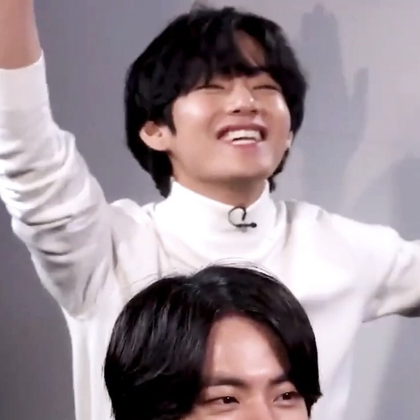 vote4kths's tweet photo. All for his happiness 😭🙏
#StreamAndBuy https://t.co/0yoUbM3UsG