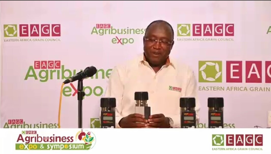 EAGrainCouncil's tweet photo. The new modern #MoistureMeter by #Agratonix Company has the ability to test the moisture levels of 10 commodities among them sesame, rice, millet, beans and soghurm among others. @gmmasila @GBI_EAGC 
#ABF2020
#ClimateSmartTechnologies https://t.co/s2OxoGdJbj