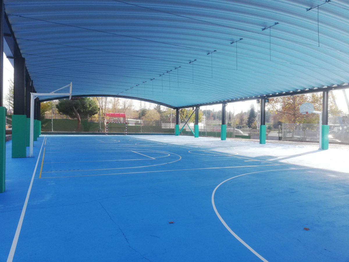 ¡HOY estrenamos patio! Nueva cubierta de la pista deportiva dentro del plan de inversión en centros educativos del <a href="/Ayto_Las_Rozas/">Ayuntamiento de Las Rozas</a> ¡Gracias!  <a href="/jdelauz/">José de la Uz</a> por la visita para comprobar el resultado de la instalación.
#LasRozas #colegioslasrozas