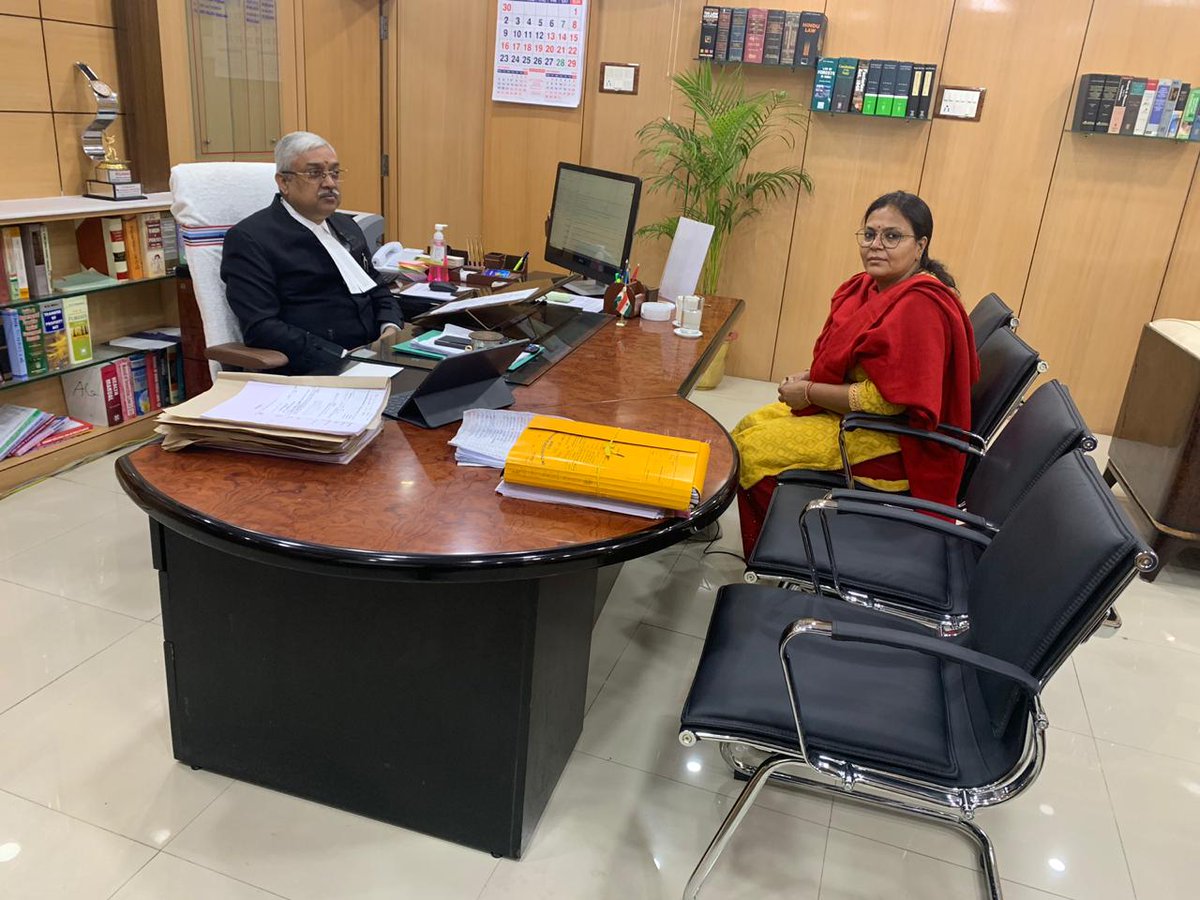 dearNisarAhmad's tweet photo. माननीय विधायक @DipikaPS जी झारखंड के महाधिवक्ता से भेंट कर नाबालिग से रेप और नृशंस हत्या के मामले को स्पेशल कोर्ट में चलाने का निवेदन किया। पुलिस ने अपनी जाँच पूरी कर ली है लेकिन कोरोना के कारण मामला रुका है। ऐसे मामलों के निष्पादन के लिए स्पेशल कोर्ट में चलाने का अनुरोध किया है। https://t.co/N2AncFYeb1