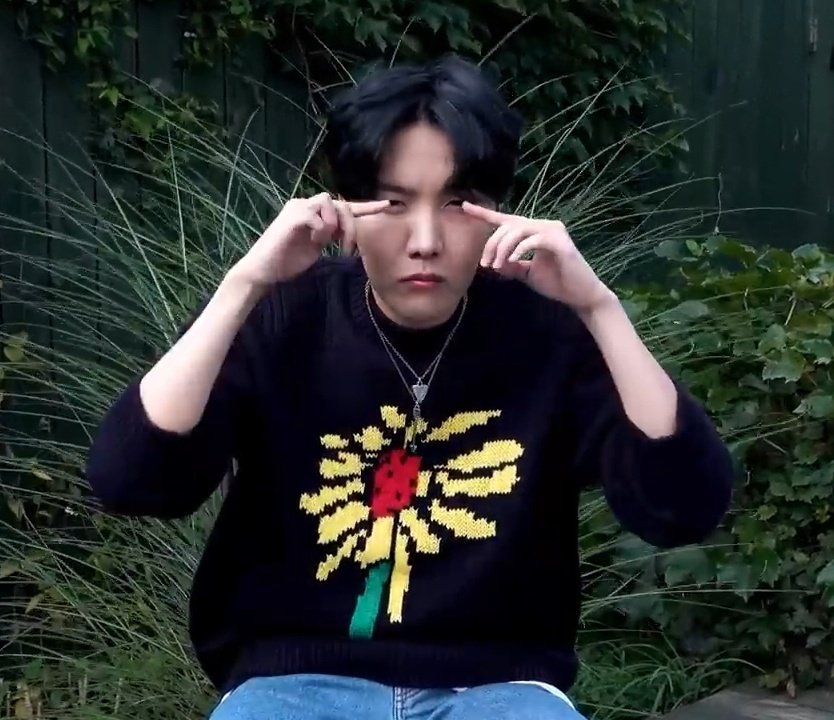 Our hope and sunshine ♥( ˘ ³˘)♥
#JHope #BTS https://t.co/mqsTSc3Ymc