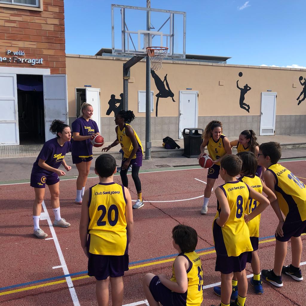 azulmarinopalma's tweet photo. REFERENTES 
Los valores, el talento y el esfuerzo no tienen sexo
#25N
@clubsantjosepobrer
#seguimossumando #undostressantjosep
#LF2
#preminimasculi 
#referentes 
#referents https://t.co/hjVl8z47Rj
