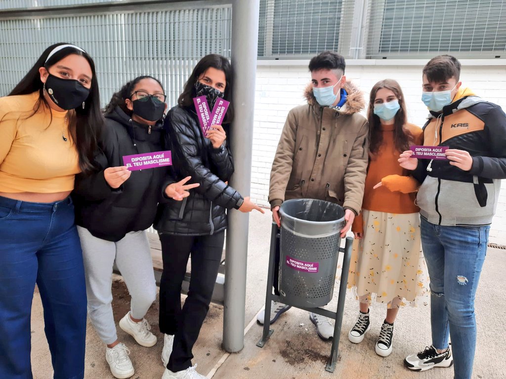 INSEuropa's tweet photo. 🙋‍♀️👧🏻🙎‍♀️🧑‍👩🏽👵🏼
Avui #25N2020, més que mai diem ✋a les situacions de  #ViolenciesMasclistes 
L'educació és clau per canviar actituds, creences i comportaments sexistes.
@icdones 
@LHEDUCACIO
#Bellvitge https://t.co/EZ25JnPLWH