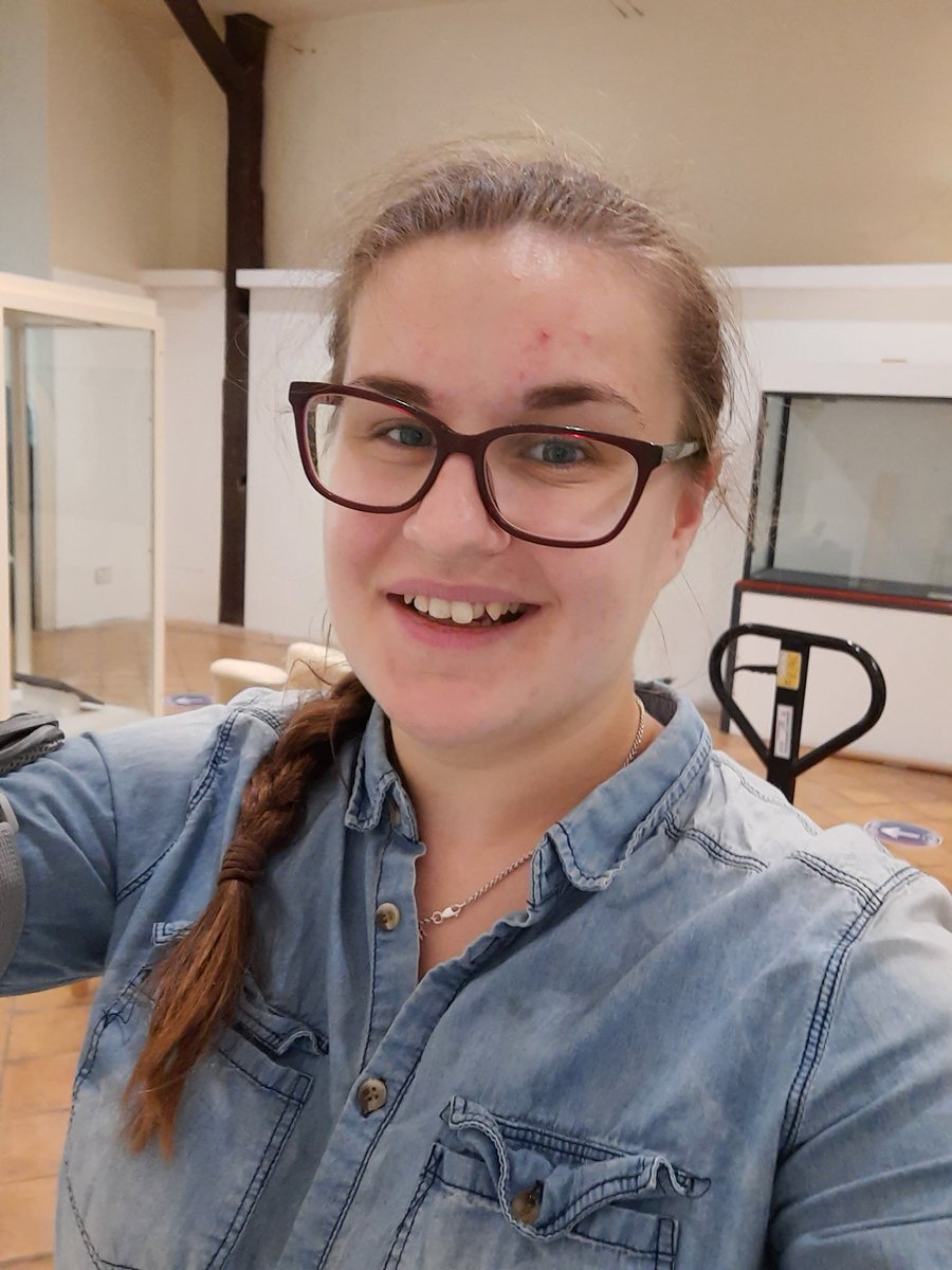 AudreyKennedy25's tweet photo. The many faces of me.

Me working in museums. Also me working in museums.

#museumjobs #museumlife #glamorous🤣 #visor #museumlove #ilovemyjob #takemeback #selfie #selfie #selfieatwork https://t.co/vqYU3zzqhK