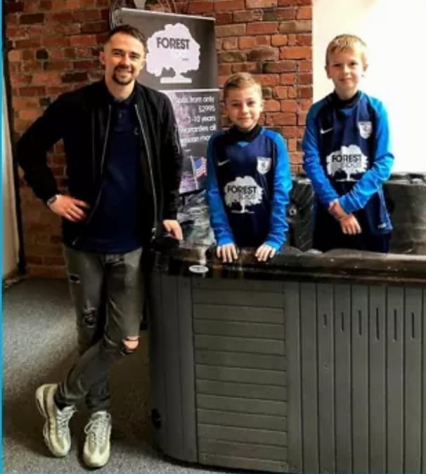 Thank you for all the local support from companies kitting our teams out! Sam from Forest Spas has sponsored our U11's for a second season and putting the whole team in tracksuits 😁⚽️ forestspas.com #WorcestershireHour