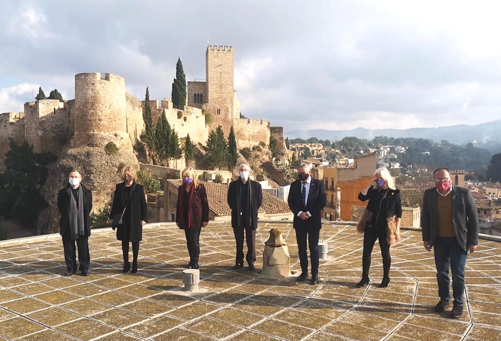 cultura_cat's tweet photo. Avui som a @terresebre amb la voluntat que la #cultura arribi a tot el país! La consellera @angelsponsa visita @Tortosa, ciutat que treballa per la Capital de la @culturacatalana l'any 2021, i visita el #Bisbat de #Tortosa i la Catedral @patrimonigencat
@CCBaixEbre https://t.co/FRgWS628fB