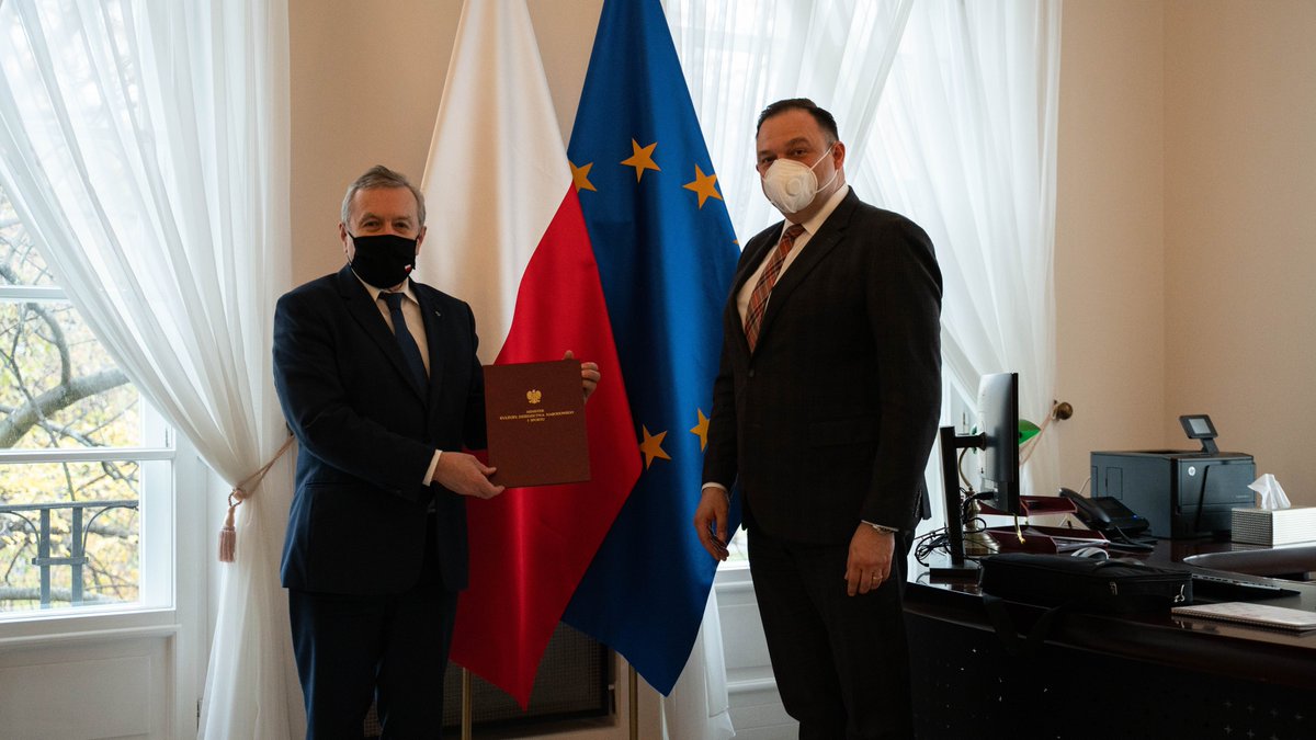 🔴 Minister Kultury, Dziedzictwa Narodowego i Sportu prof. <a href="/PiotrGlinski/">Piotr Gliński</a> powołał Andrzeja Kalinowskiego na stanowisko dyrektora Centralnego Ośrodka Sportu.

➡️ Dowiedz się więcej: gov.pl/web/sport/andr…