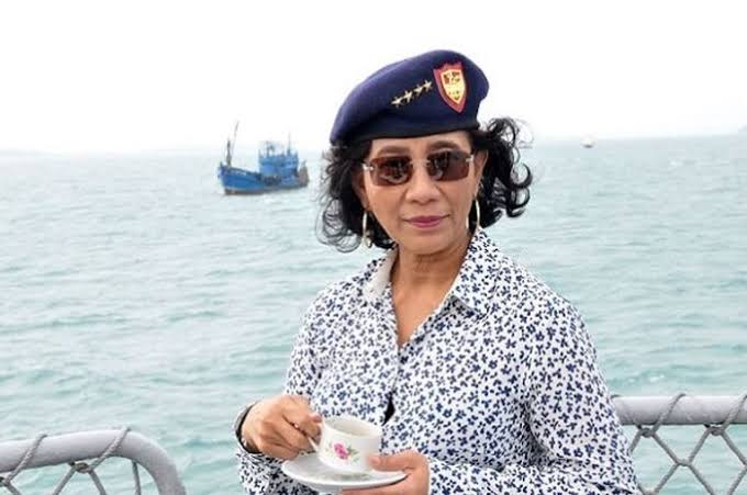 saut_silaban's tweet photo. @susipudjiastuti Masi tetap ibu @susipudjiastuti Lah yg terbaik. Yg ono itu hanya merugikan nelayan. Wedoos wedooos... https://t.co/WA9IkjW7Cy