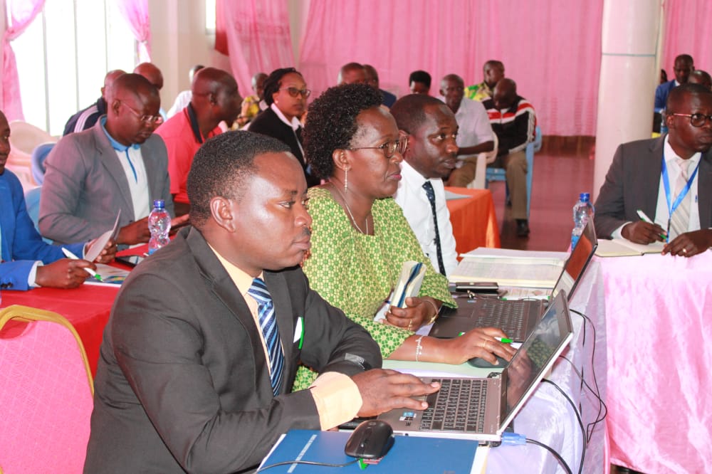 Gitega's tweet photo. #Burundi Le Fonds de Promotion de l'Habitat Urbain (#FPHU) organise ce mercredi un atelier de sensibilisation à l'endroit des clients actuels et potentiels de @Gitega et les provinces environnantes sur les produits d'épargne offert en vue d'améliorer la qualité des services. https://t.co/hOEnTJdT0T