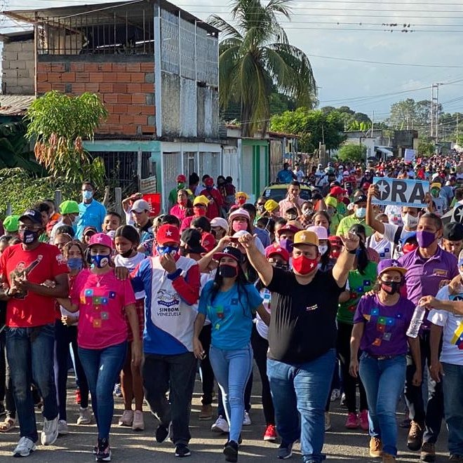 coromoto_florez's tweet photo. #NotiMippCI Sentir El Amor A nuestra patria es Sinonimo de Sentir a este pueblo Con la Revolución Gracias Amada Parroquia Corazón de Jesús por el apoyo a los Candidatos @MarcosPsuvBnas  del GPPSB  Este es su pueblo agerrido @NicolasMaduro @dcabellor 
#PorSiempreChavezyFidel https://t.co/epHvMEgm1v