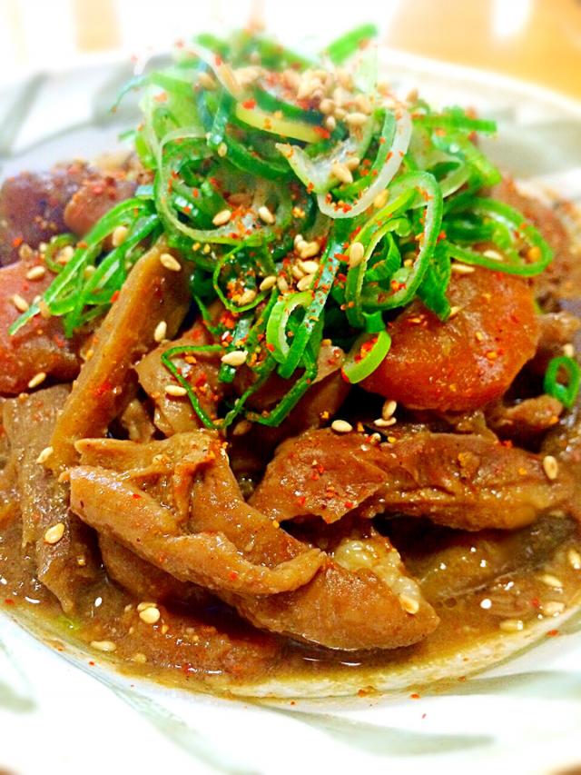 ｳﾏ課長 目指せ帯 昔 池袋駅構内に立ち食いのスナックランドってのがあって 銀だこのとこ そこのスタミナ丼は池袋のおっさん達の胃袋を掴んでたよ こってりなもつ煮込みがぶっかかってるだけだけどこれがまた旨い 暖まるし作りやすいから是非