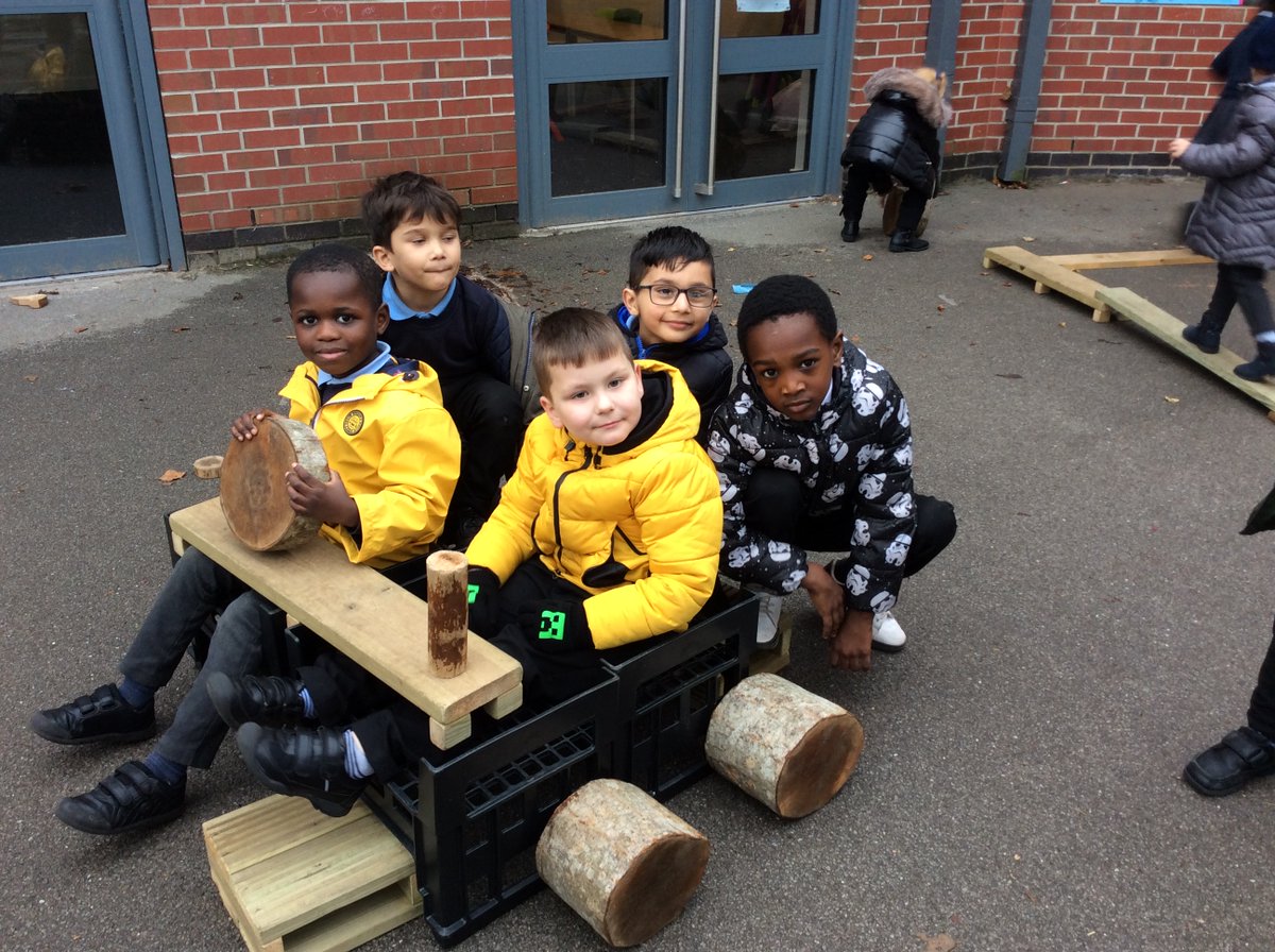 Moon buggies have sparked some interest! What do you think of our outdoor moon buggy!🤔@coopnightingale @CoopAcademies #edutwitter #year1