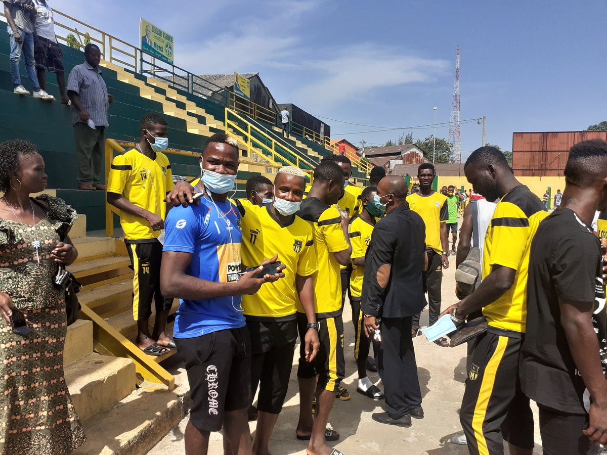 GbSiguiri's tweet photo. Test COVID19 time au stade de la mission de kaloum https://t.co/mpKBeTvZUb